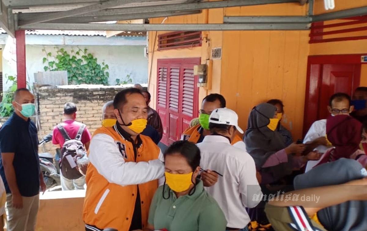 Kader dan Warga Terima Bantuan dari Partai Hanura