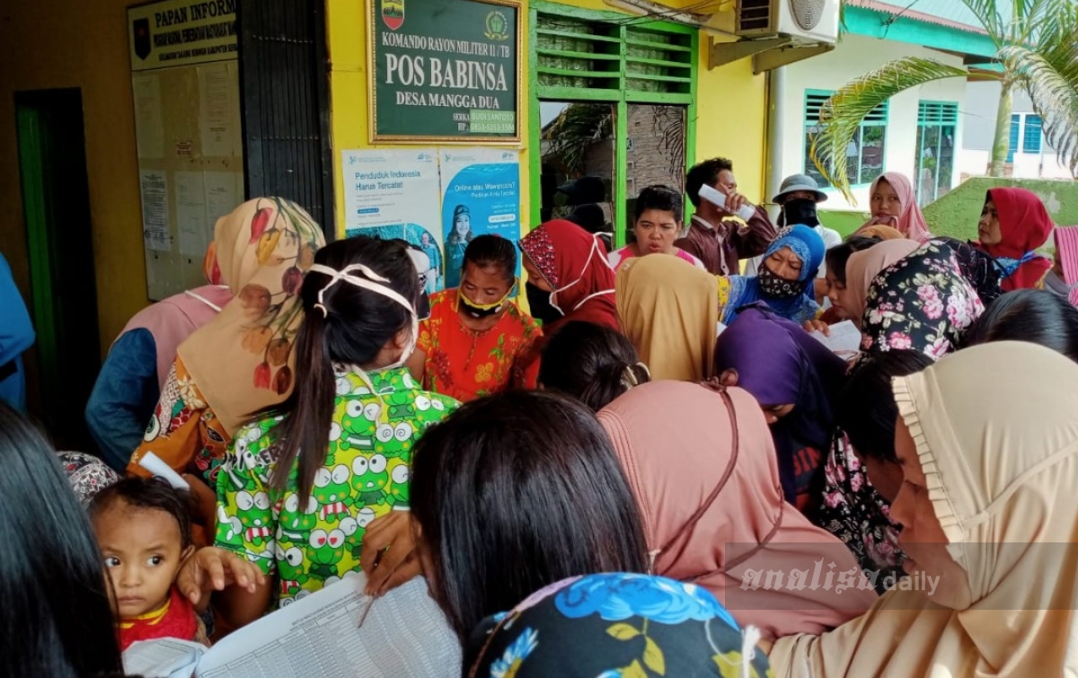 Tak Dapat Bantuan, Puluhan Ibu-ibu Datangi Kantor Desa Mangga Dua