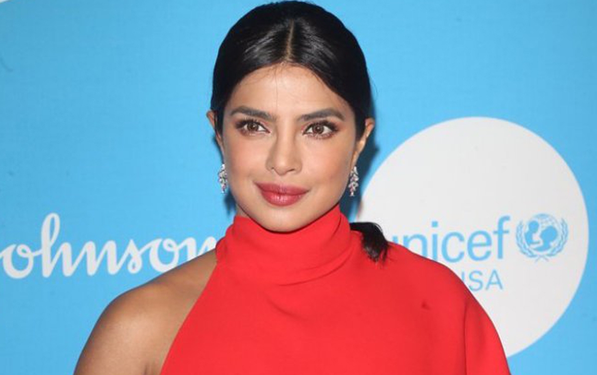 Priyanka Chopra Beri Penghormatan Kepada Orang Tuanya