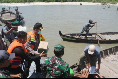 Beri Bantuan, Kapolres Batubara Datangi Nelayan ke Tengah Laut