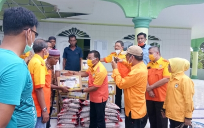 Kosgoro 1957 Sumut Serahkan Bantuan Kepada Korban Angin Puting Beliung