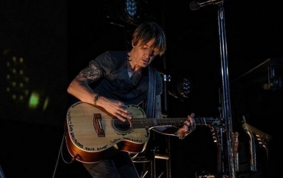 Konser Tunggal Keith Urban Dipersembahkan untuk Tenaga Medis