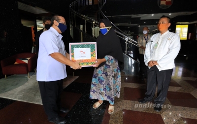 PELNI Distribusikan Ratusan Paket Sembako di Bulan Ramadan