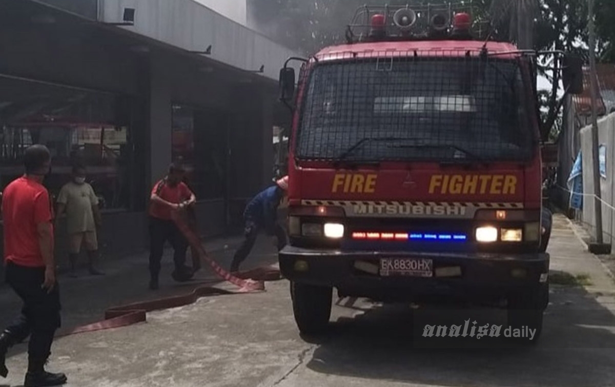 Restoran Cepat Saji di Jalan Kapten Muslim Terbakar