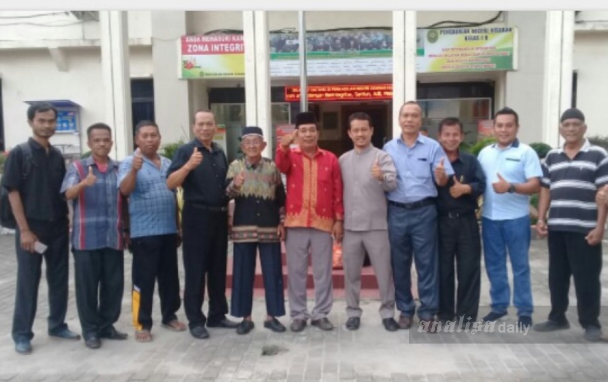 Kades Lubuk Hulu Divonis Bebas Atas Kasus Ijazah Palsu