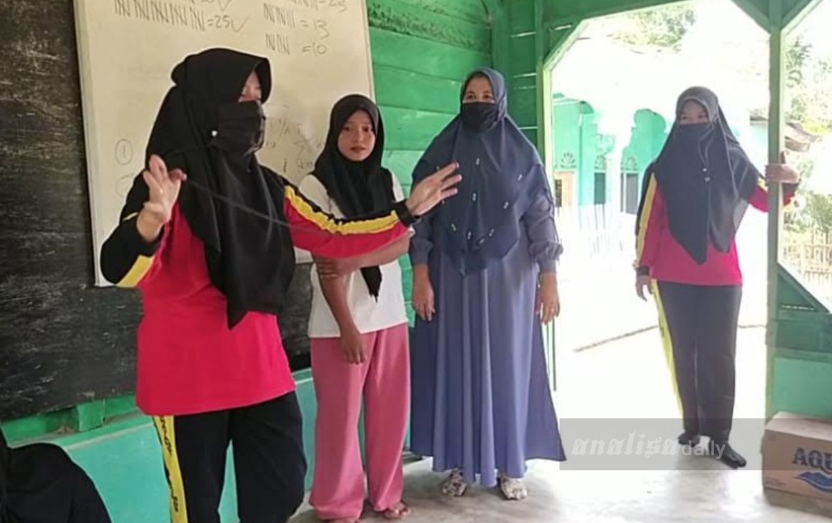 Ibu Bhayangkari Mengajar ke Dusun Alur Meuku