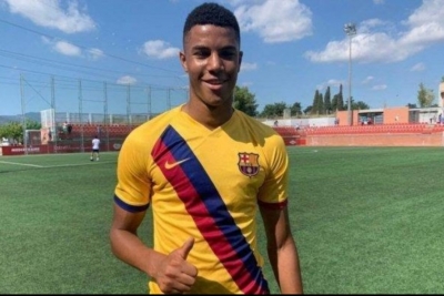 Real Madrid Inginkan Bek Barcelona