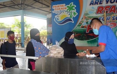 Lokasi Wisata Pantai Cermin Theme Park Terapkan Protokol Kesehatan