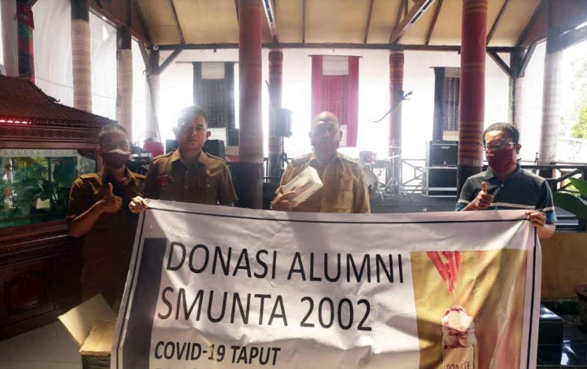 Alumni SMAN 1 Tarutung Bantu Tenaga Medis