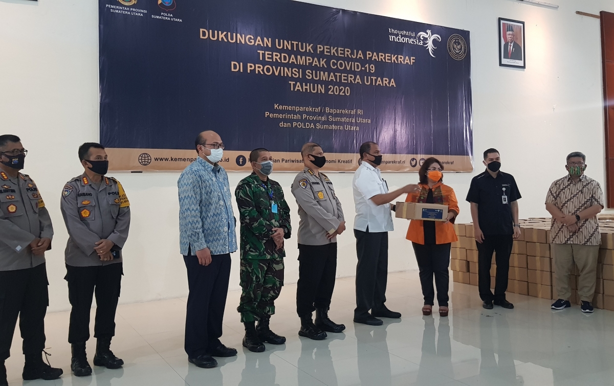 Kementerian Pariwisata Serahkan BaLaSa, Bantuan Terdampak Covid-19 di Sumut