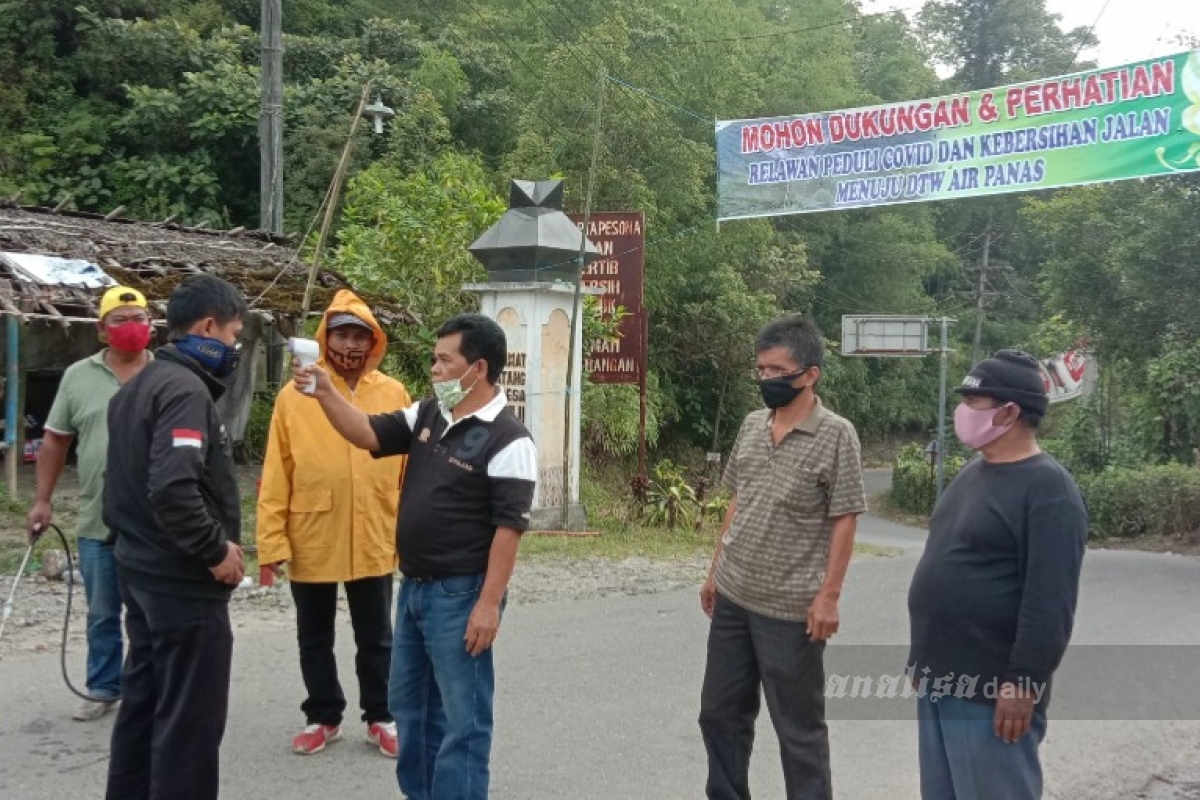 Relawan Covid-19 Awasi Wisatawan Menuju DTW Air Panas Doulu