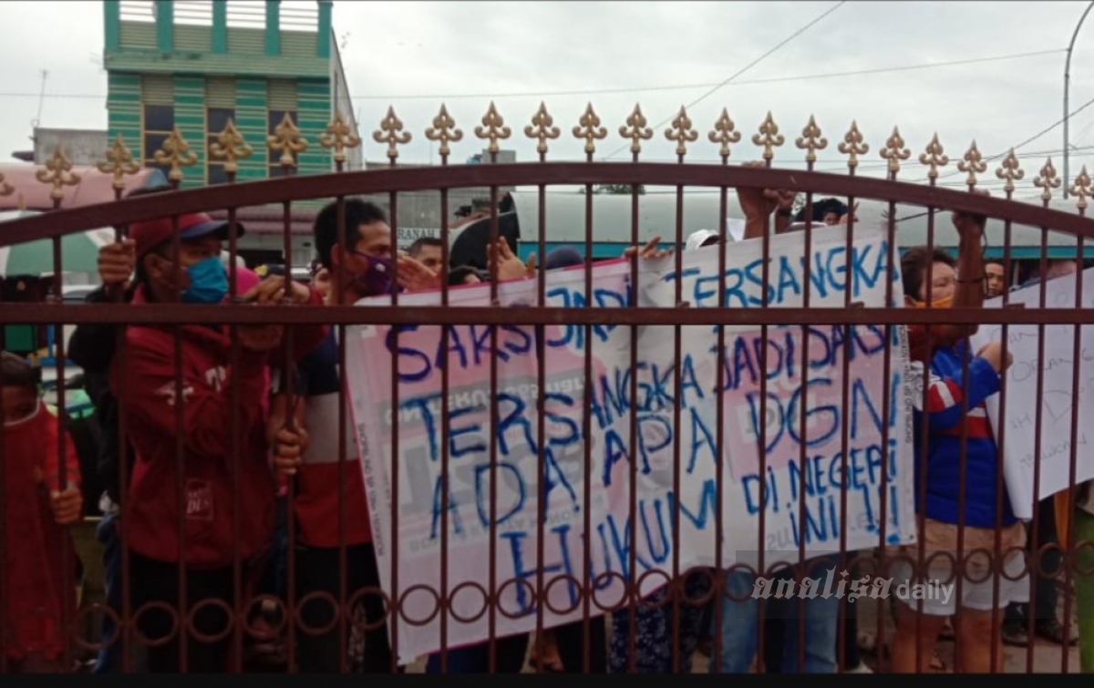 Masyarakat Demo di Mapolsek Percut Sei Tuan