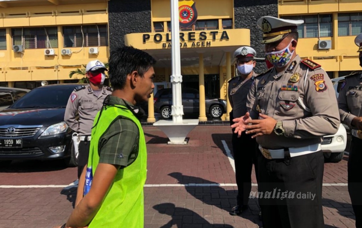 Peduli Kaum Disabilitas, Dirlantas Polda Aceh Berikan SIM Gratis