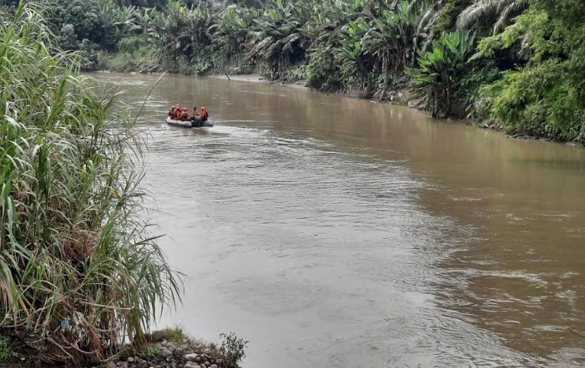 Tiga Pemuda Melompat ke Sungai, Satu Hanyut dan Belum Ditemukan