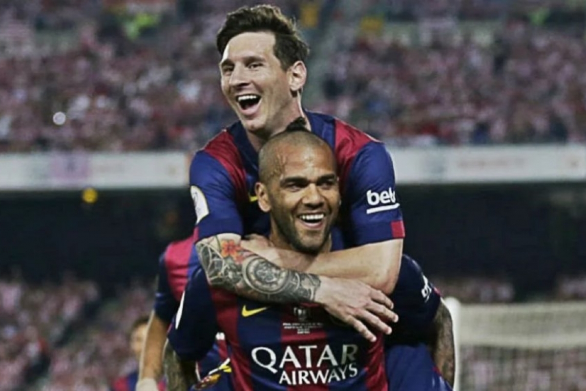 Alves Ungkap Alasan Messi Marah Kepada Barcelona