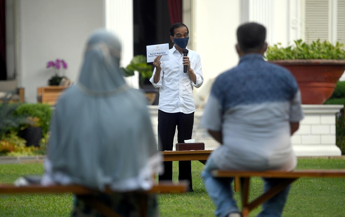 Foto: Presiden Berikan Bantuan Modal Kerja