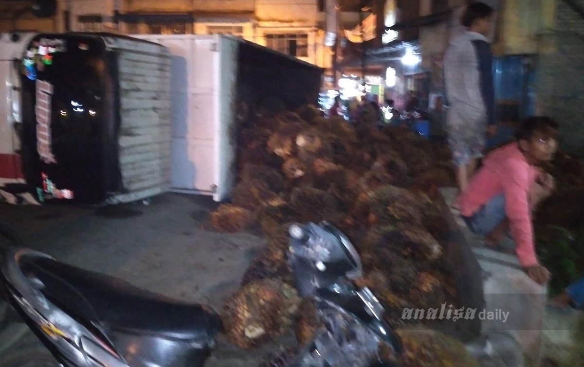 Lubang Besar di Lintas Tebingtinggi-Dolokmasihul Bahayakan Pengendara