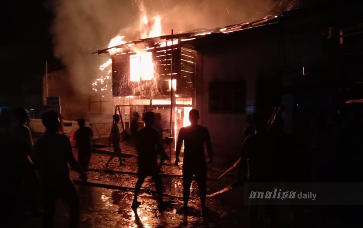 Kantor Lurah Sarulla Pahae Jae Terbakar