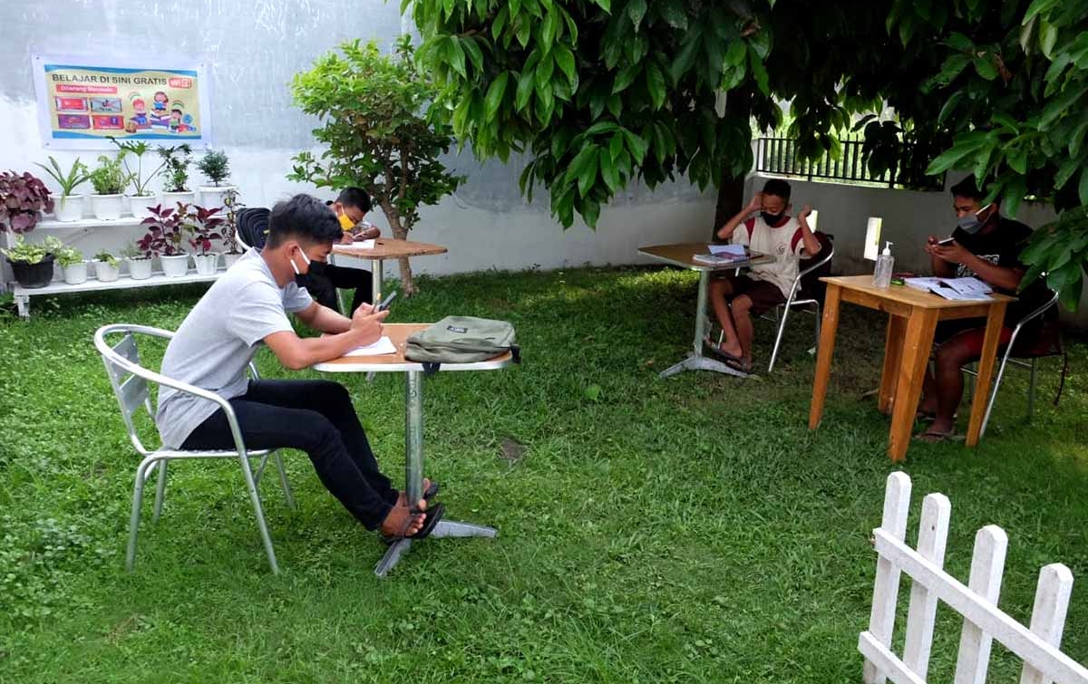 Bantu Masyarakat di Tengah Pandemi, Irsan Mulyadi Buat Pojok Belajar Gratis