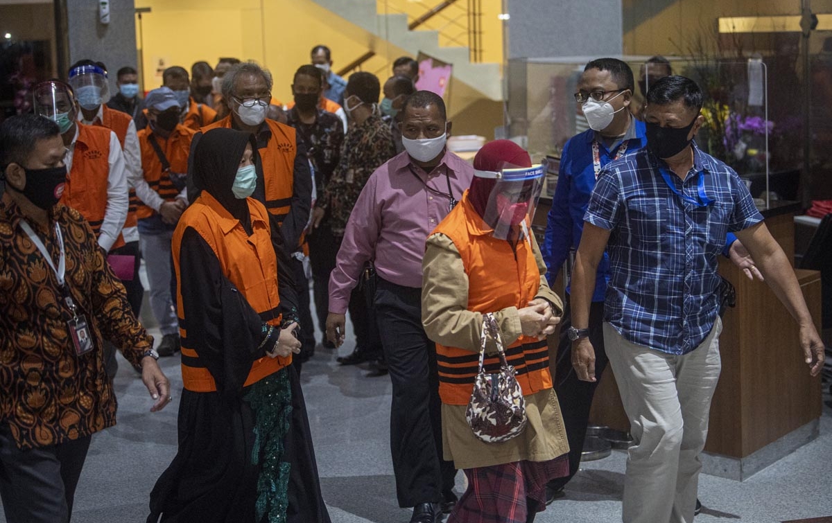 Foto: KPK Tahan 11 Orang Mantan Anggota DPRD Sumut