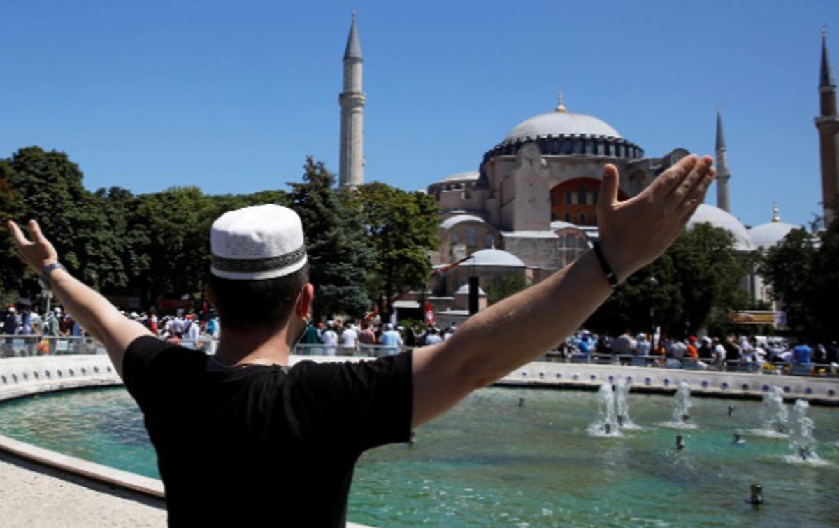 Erdogan Doa Bersama Ribuan Jemaah di Hagia Sophia