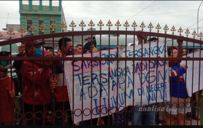 Masyarakat Demo di Mapolsek Percut Sei Tuan