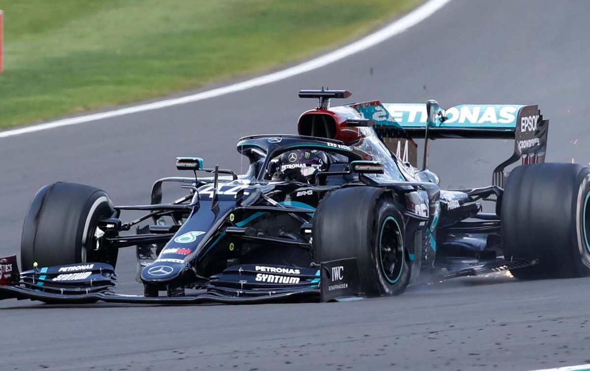Diwarnai Insiden Pecah Ban, Hamilton Juarai GP Britania