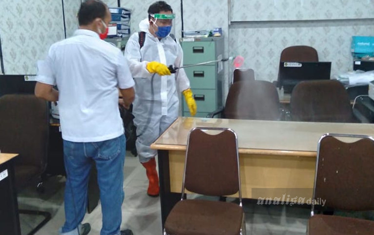 Kantor Wali Kota Medan Disemprot Cairan Disinfektan