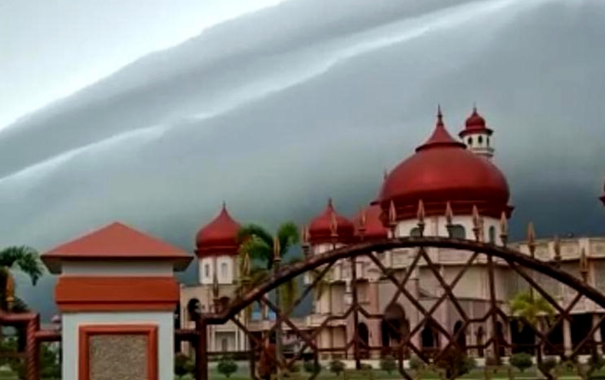 Fenomena 'Awan Tsunami' di Aceh Akibat Dinamika Atmosfer