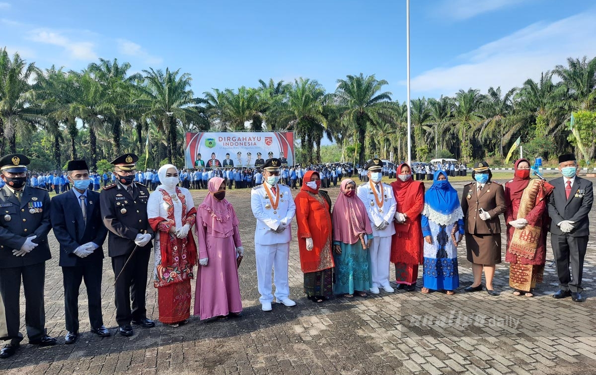 Ali Sutan Harahap Serahkan Santunan Pada Istri Veteran