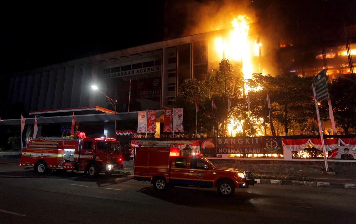 Foto: Kebakaran Gedung Kejaksaan Agung - Nasional ...