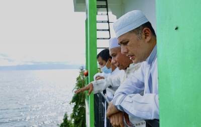 Ijeck Takjub dengan Pemandangan Danau Toba dari Tigaras