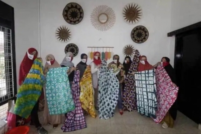 Foreindo Gelar Lomba Membuat Batik Shibori