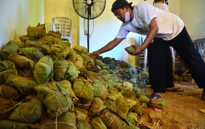 Foto: Tradisi Membagi Nasi Jangkrik