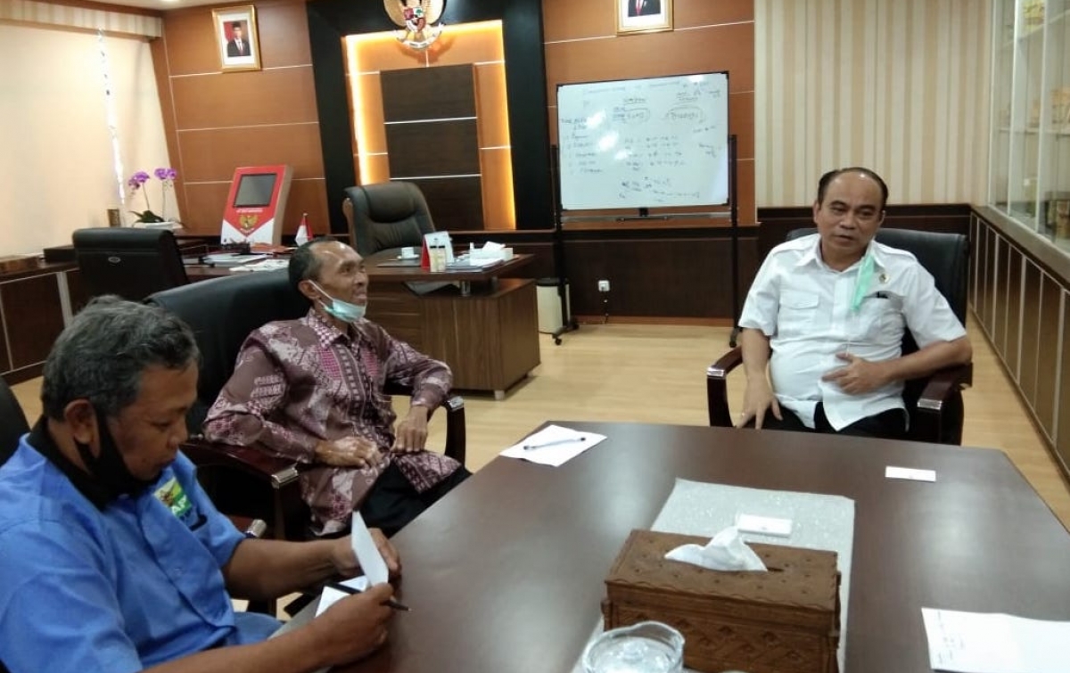 Wamendes Dukung Perjuangan Petani Tolak Simplifikasi Penarikan Cukai