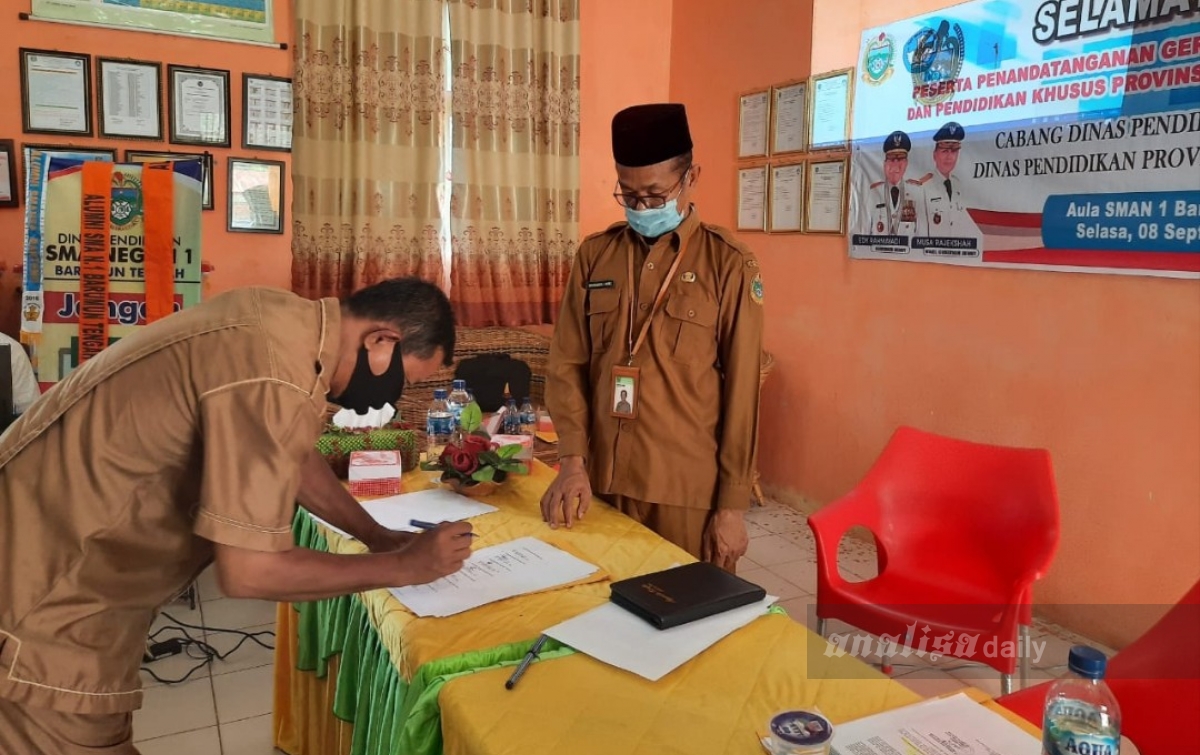 Kacabdis Pendidikan Gunungtua Teken MoU dengan Kepala Sekolah