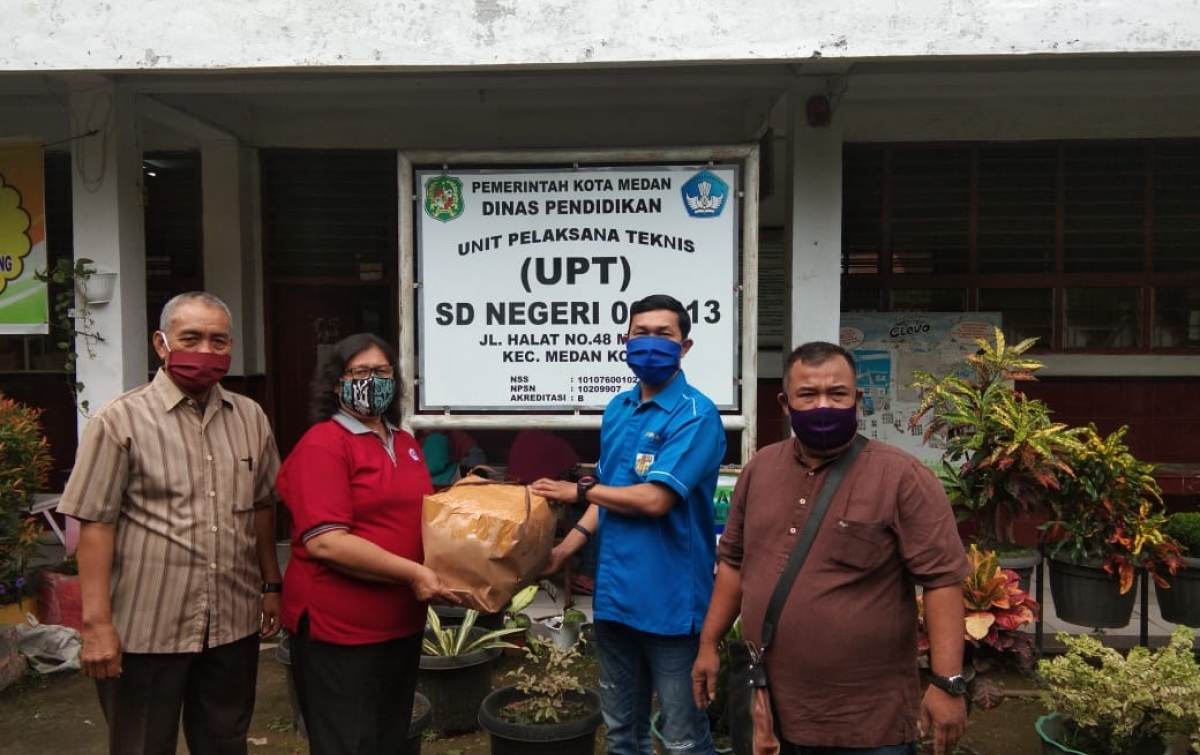 KNPI Sumut Bagikan Masker ke SD Negeri di Medan