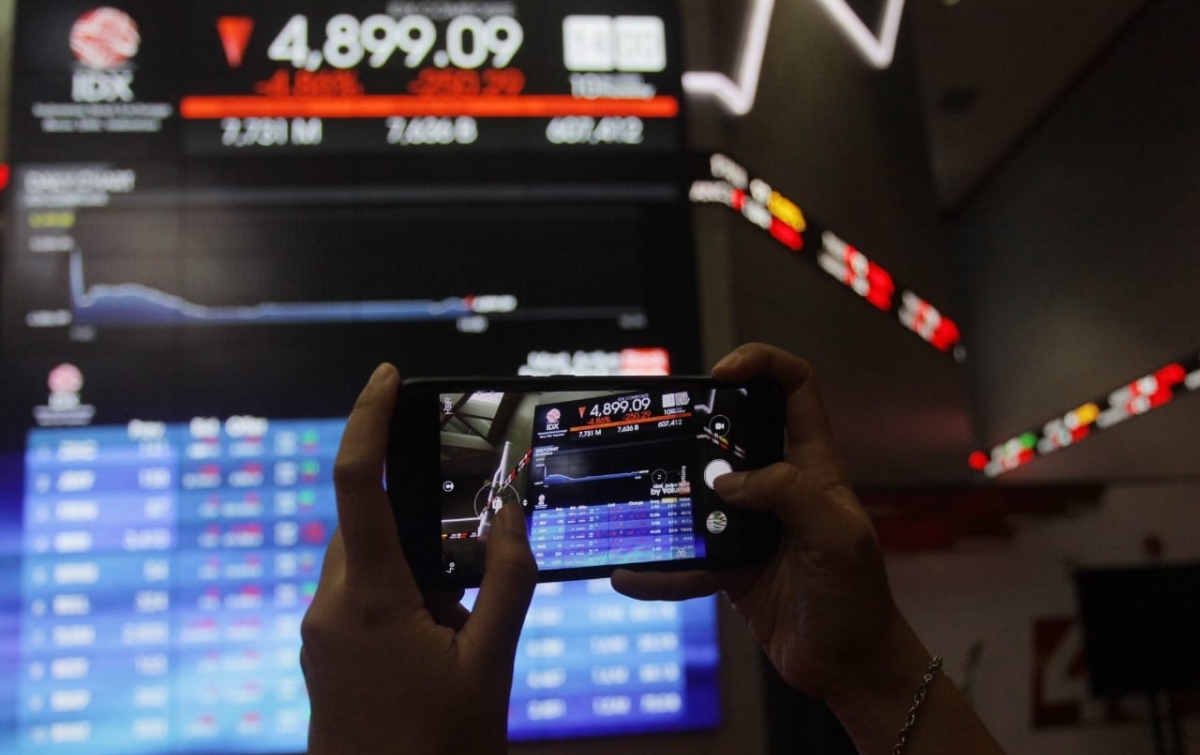 Rupiah Perkasa, IHSG Masih Merana