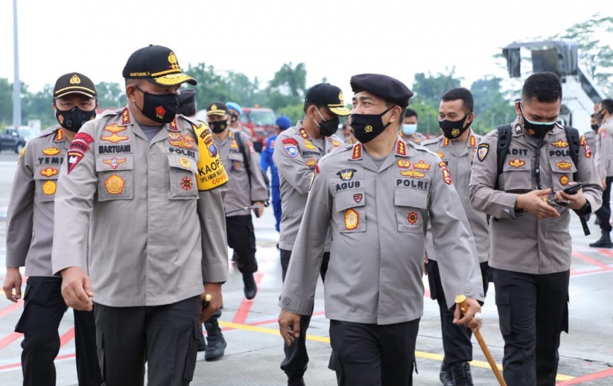 Kapolda Sumut Sambut Kedatangan Kabaharkam Polri di Bandara Kualanamu