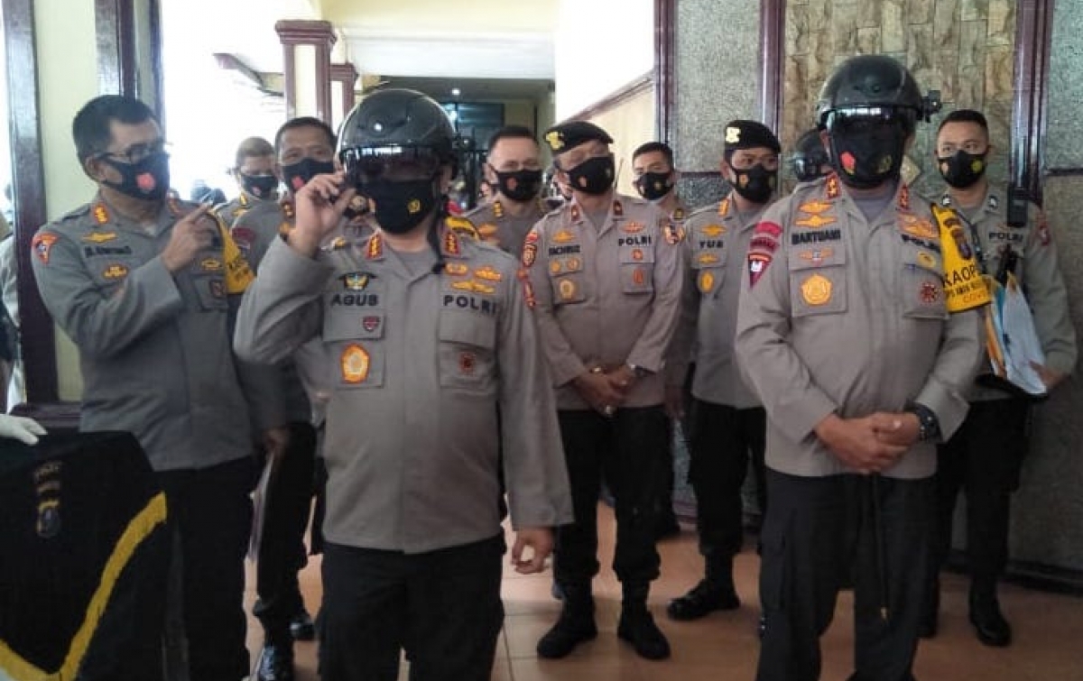 Kabaharkam Perkenalkan Helm Canggih Pengecek Suhu Tubuh
