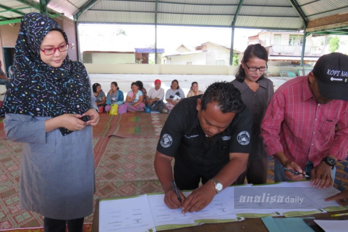 PKPA Bersama Masyarakat Benahi MCK di Karo