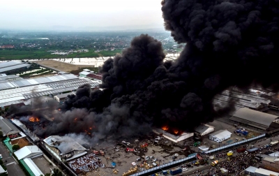 Foto: Kebakaran Pabrik Elektronik