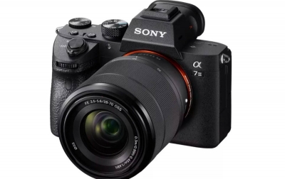 Sony Akan Umumkan Kamera Mirrorless A7c