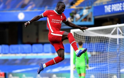 Liverpool Taklukan 10 Pemain Chelsea dengan Skor 2-0