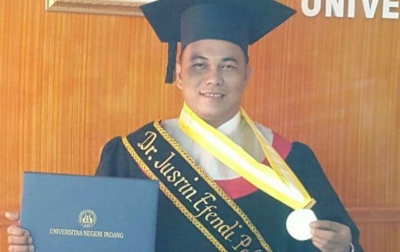 Raih Gelar Doktor, Jusrin Pohan Selalu Ingat ‘Cogito Ergo Sum’