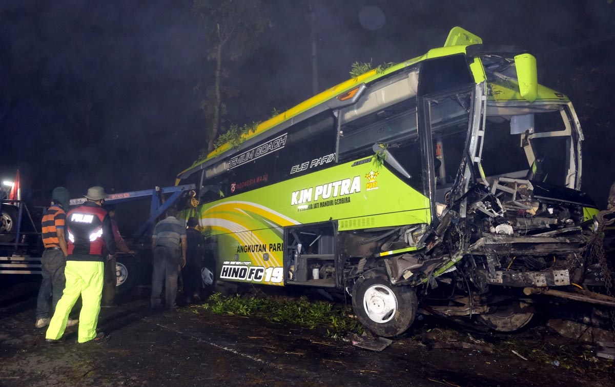 Foto: Kecelakaan Bus Pariwisata