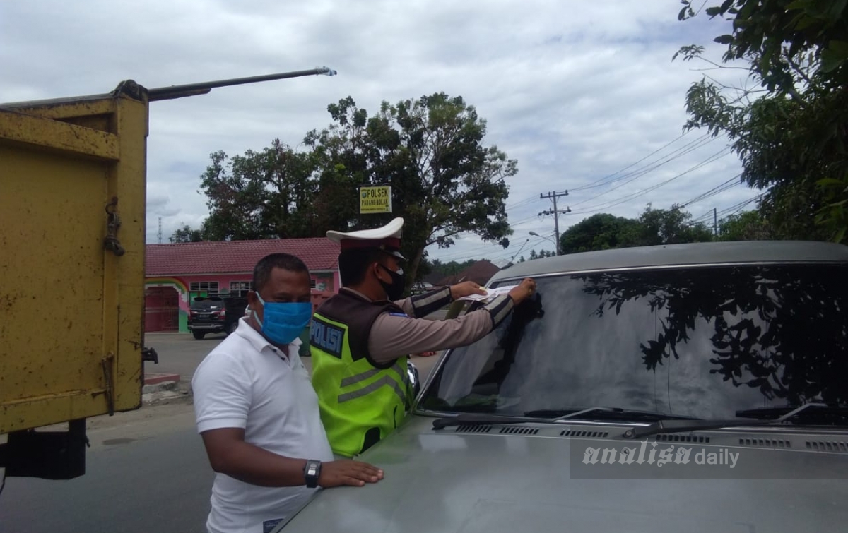 Sosialisasi Diperluas, Kendaraan Dipasangi Stiker 'Ayo Pakai Masker'