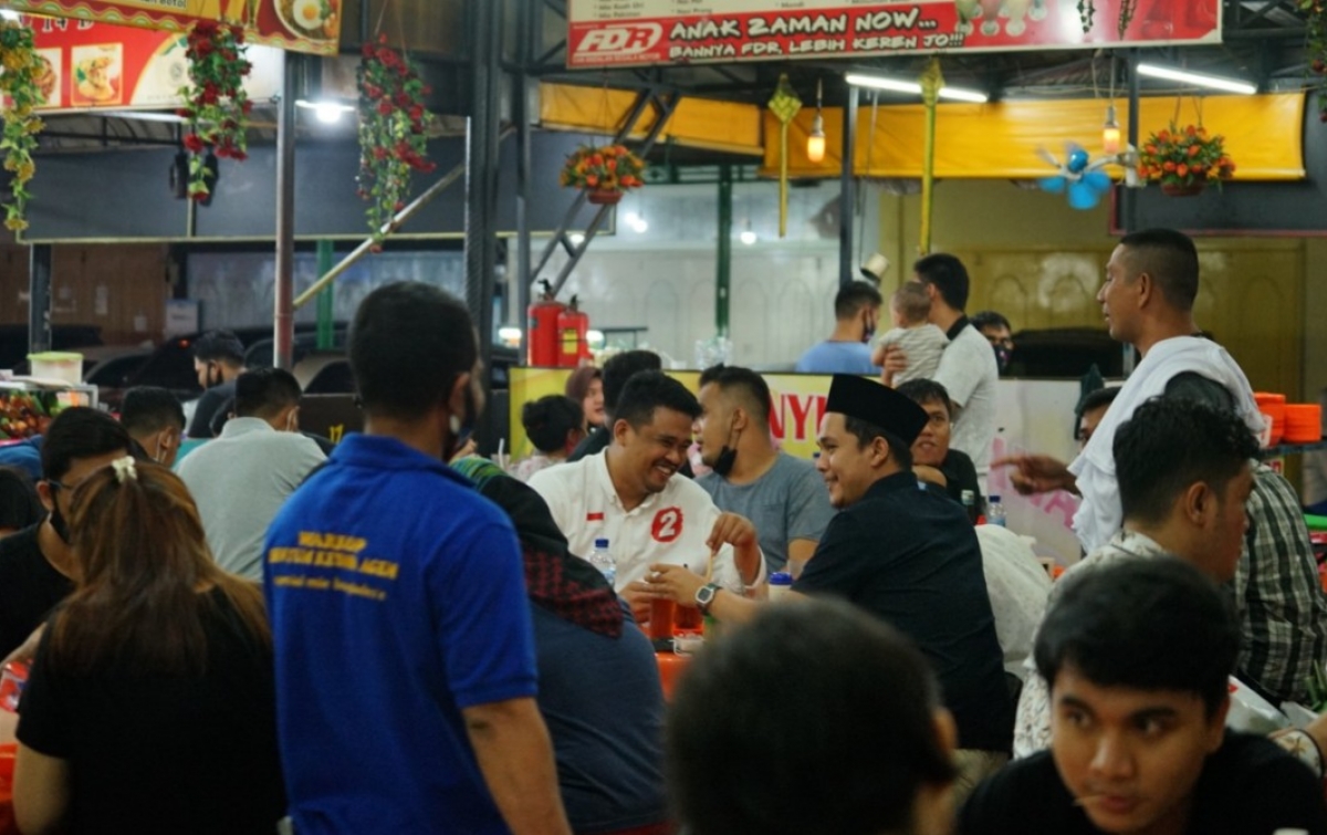 Makan Mie Bangladesh di Warkop Multatuli, Bobby Lihat Fotonya Terpajang