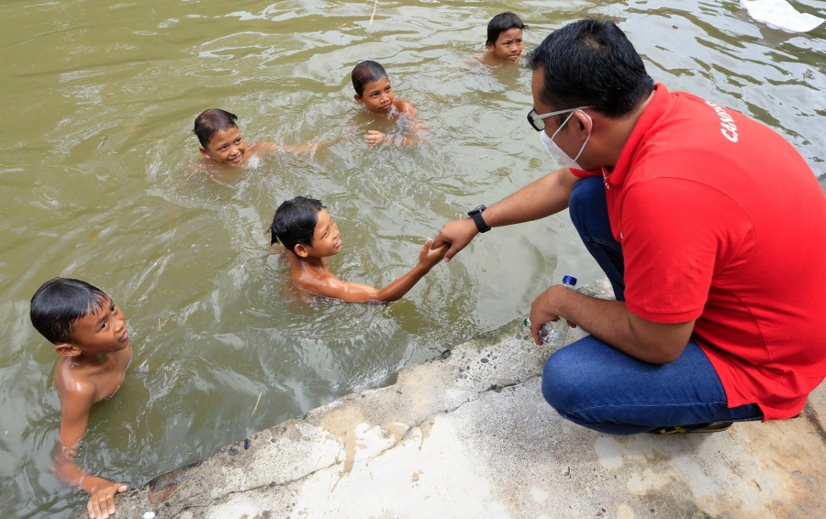 Aulia Rachman Terkenang Masa Kecil saat Blusukan ke Bantaran Sungai Deli