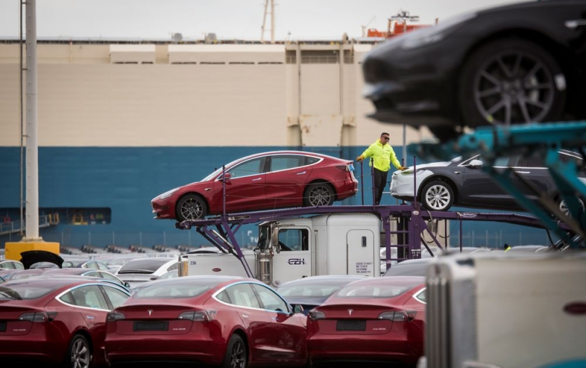 Cacat Suspensi, Tesla Tarik 30.000 Mobil yang Sudah Diimpor